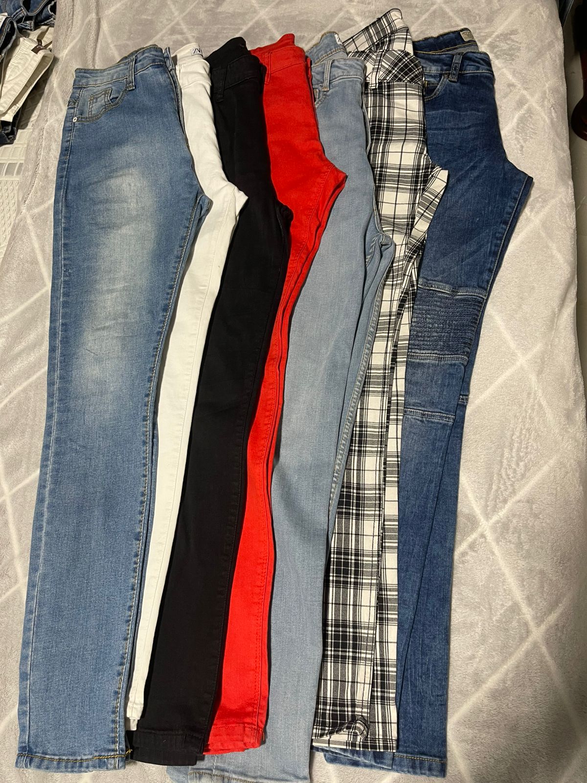 Lote de 10 Jeans de mujer, diferentes sizes